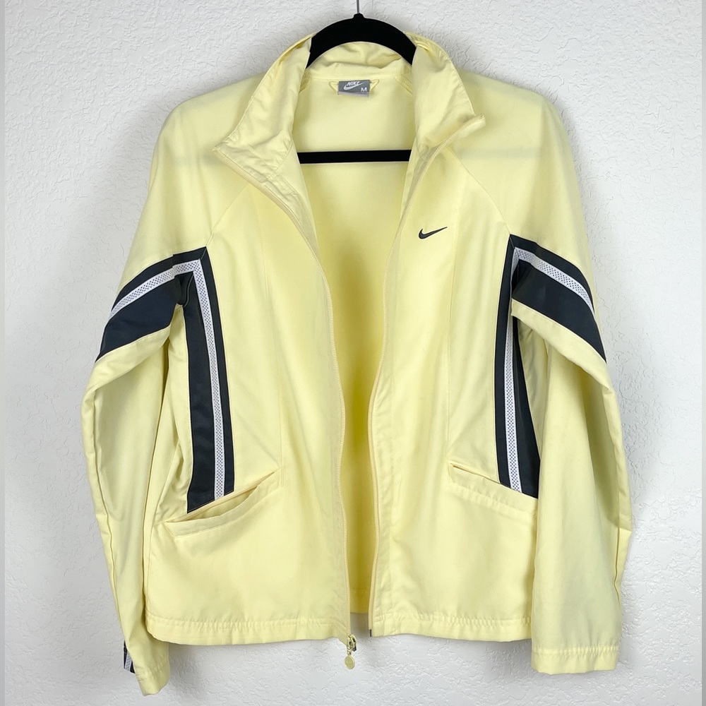Vintage Nike Y2K Pastel Yellow Windbreaker Jacket Zip Up
